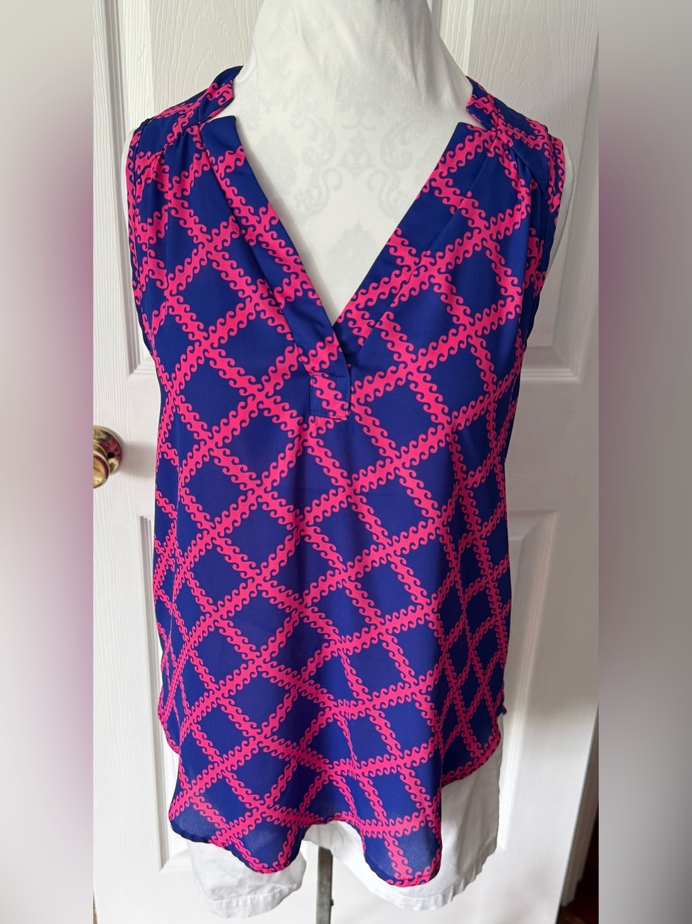Sleeveless V-Neck Tank Top in Navy and Fuchsia